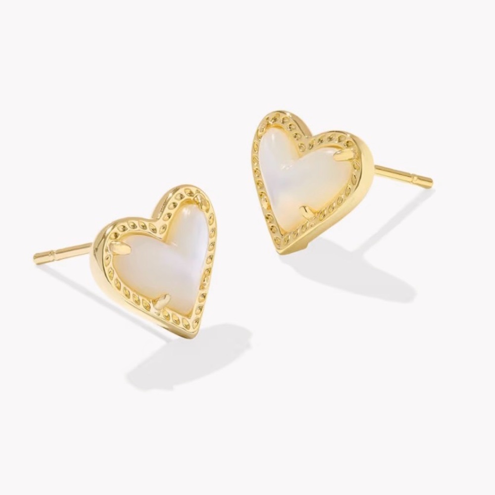 🆕🆕 Kendra Scott Ari Heart Gold Stud Earrings